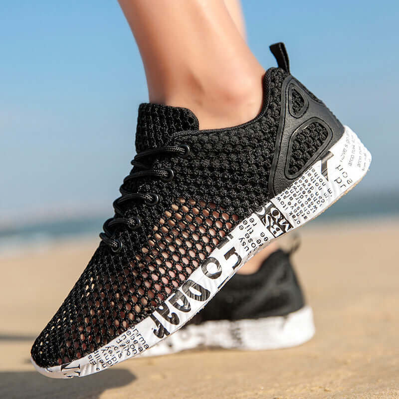 Men's breathable sneakers in black mesh design, perfect for summer sports and casual wear.