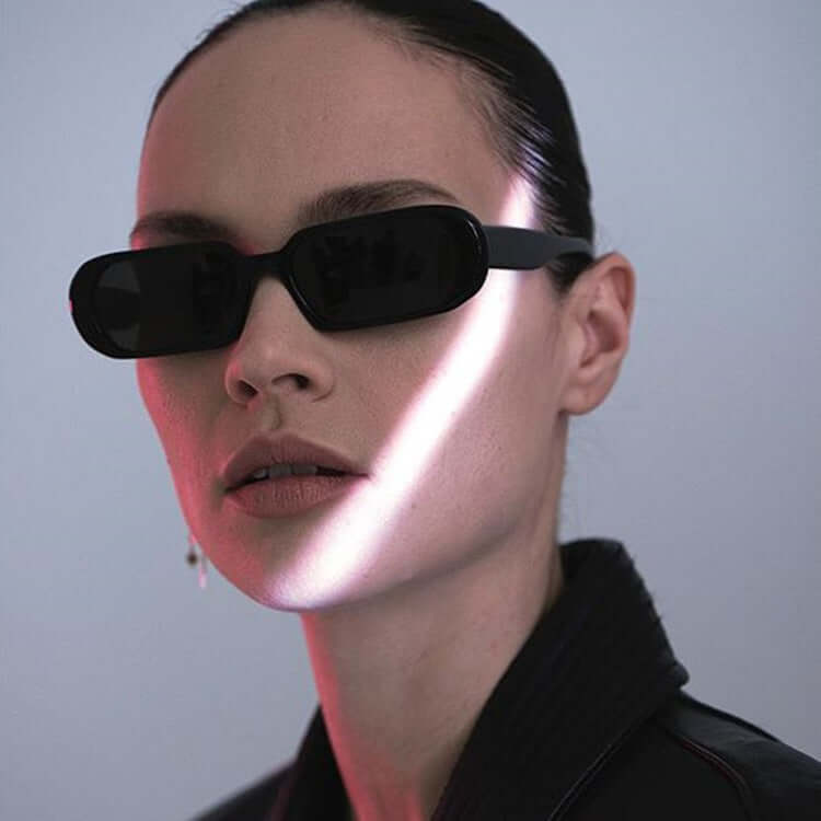 Chic frame sunglasses for women with UV protection, perfect for stylish daily wear and outdoor occasions.