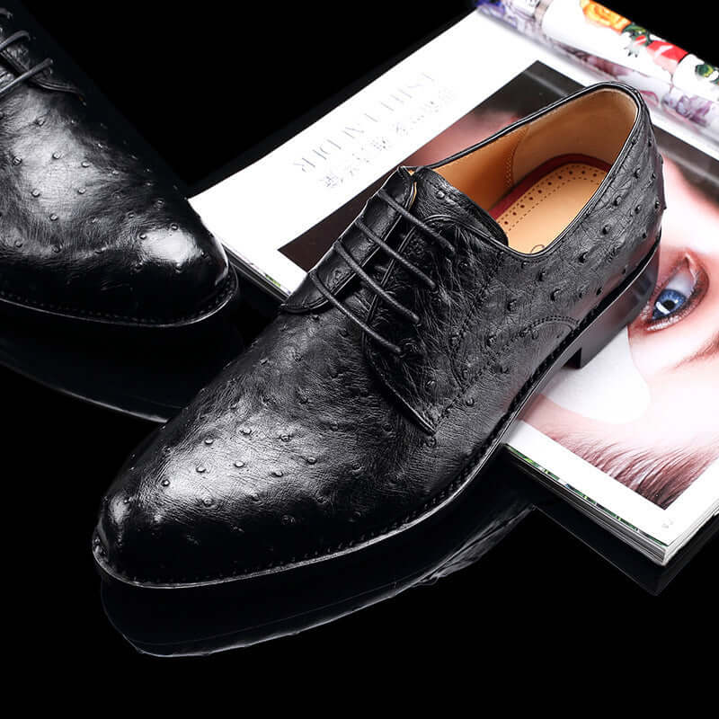 Men's formal leather-look business shoes in polished black with elegant detailing.