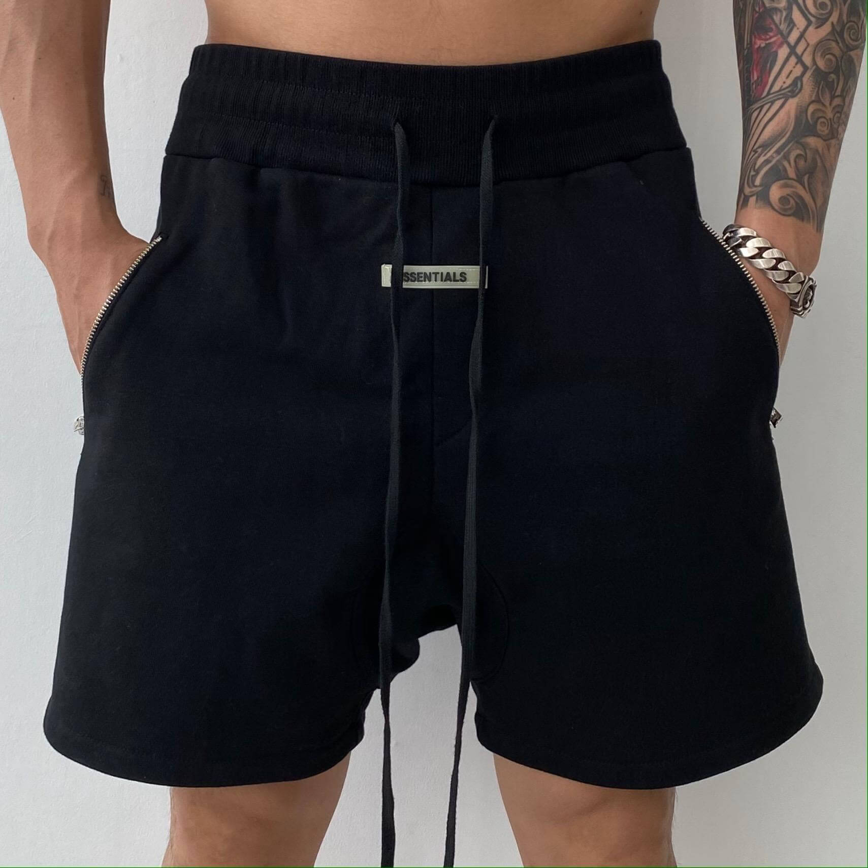 lightweight men's fitness shorts with zippered pockets for training and gym workouts